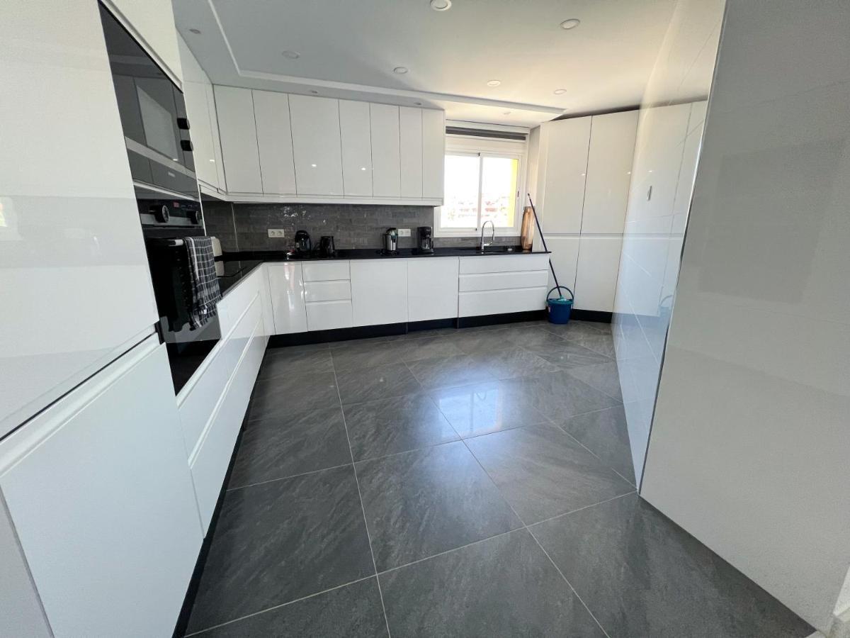 Luxury Three Bedroom Apartment At אסטפונה מראה חיצוני תמונה
