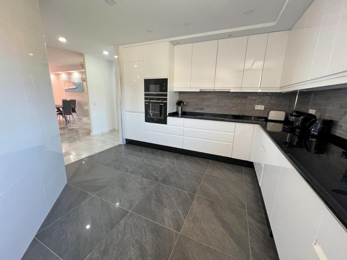 Luxury Three Bedroom Apartment At אסטפונה מראה חיצוני תמונה