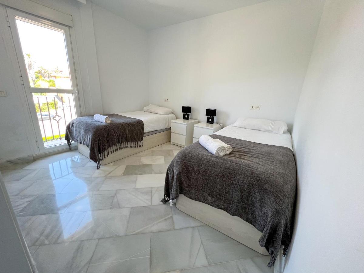 Luxury Three Bedroom Apartment At אסטפונה מראה חיצוני תמונה