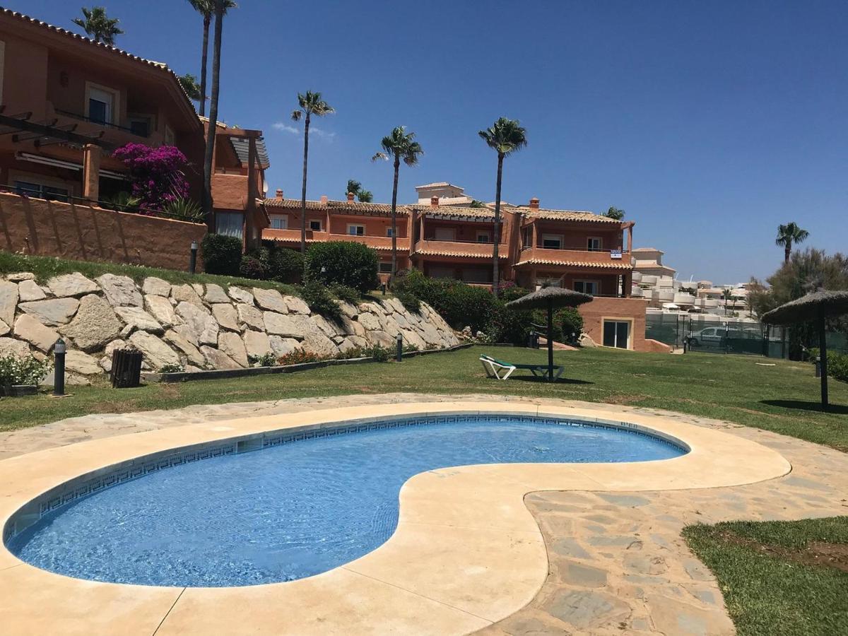Luxury Three Bedroom Apartment At אסטפונה מראה חיצוני תמונה