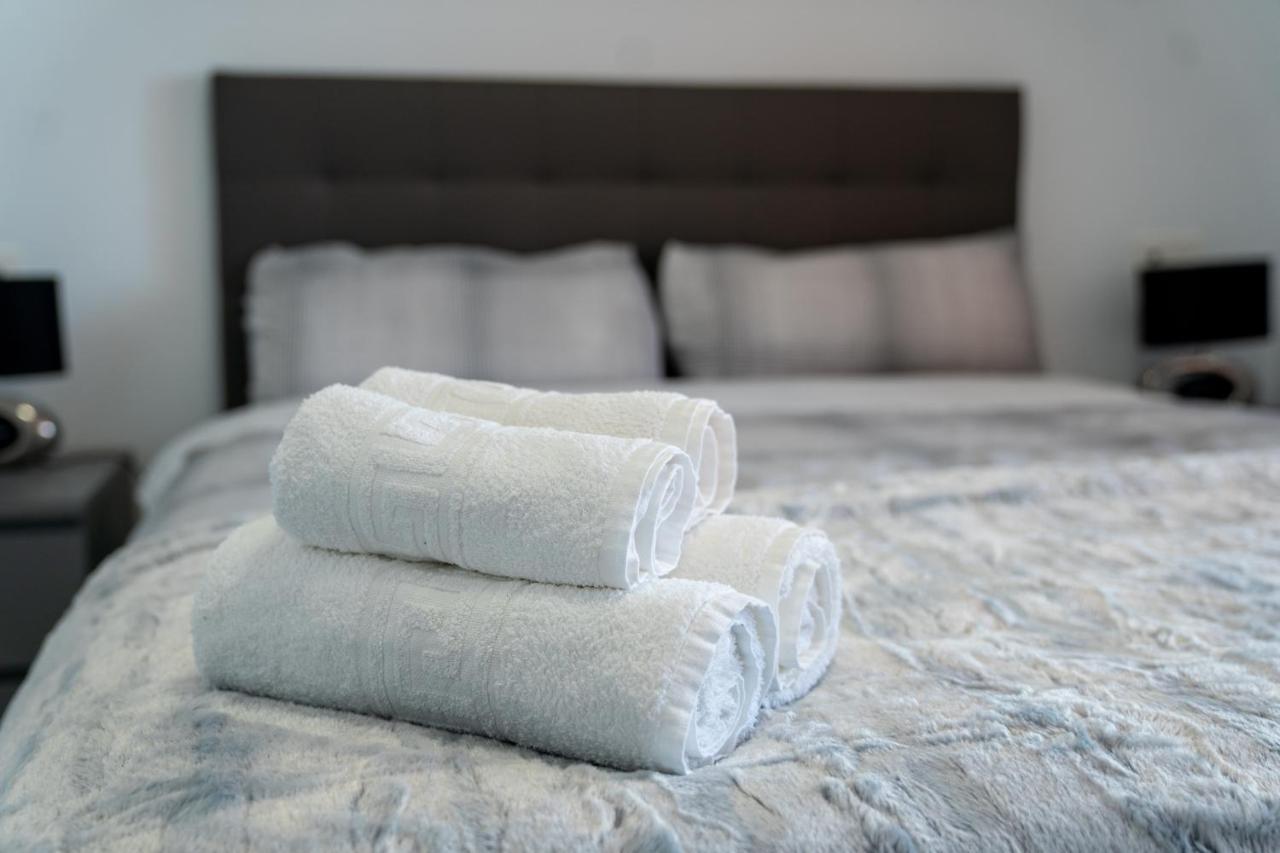 Luxury Three Bedroom Apartment At אסטפונה מראה חיצוני תמונה