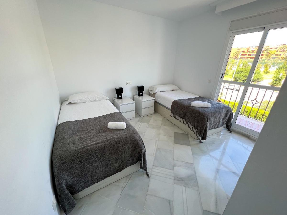 Luxury Three Bedroom Apartment At אסטפונה מראה חיצוני תמונה