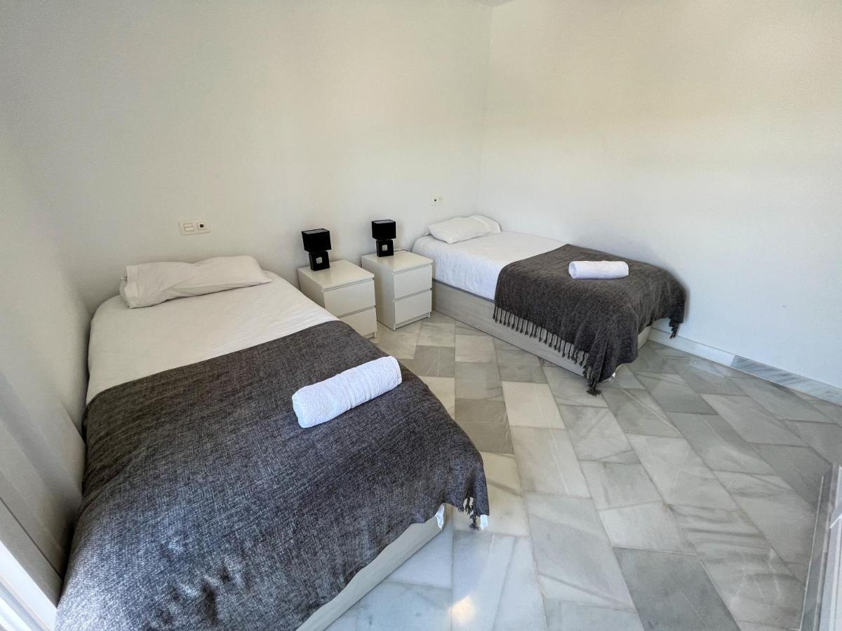 Luxury Three Bedroom Apartment At אסטפונה מראה חיצוני תמונה